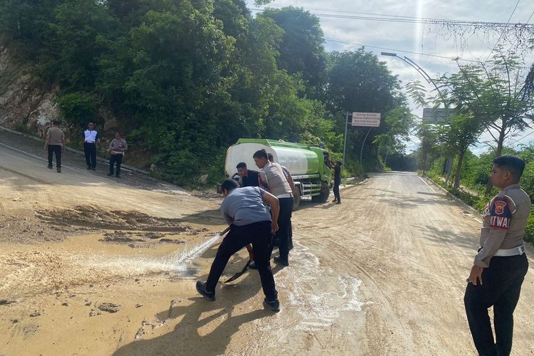 Mudslides Disrupt Access to Komodo Labuan Bajo Airport